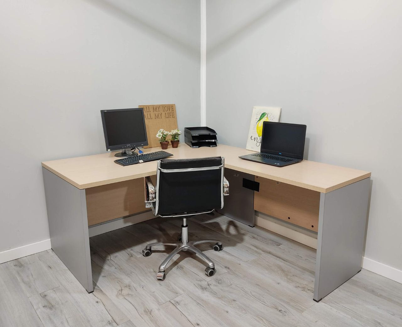 MESA ESCRITORIO CON ALA DERECHA HAYA / GRIS