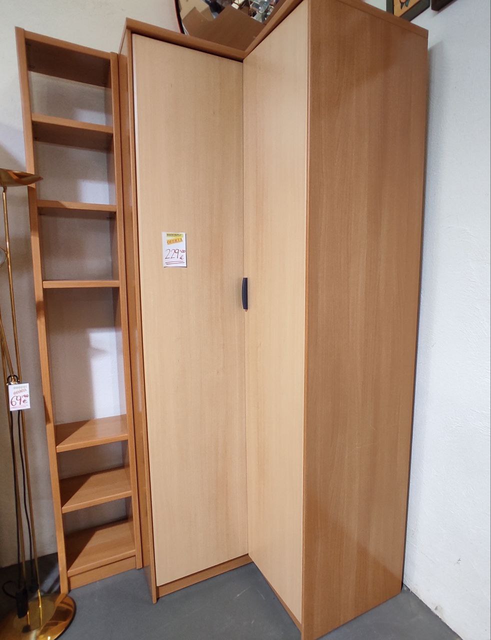 ARMARIO ESQUINERO DE 2 PUERTAS CON ESTANTES LATERALES – OPTIMIZA TU ESPACIO