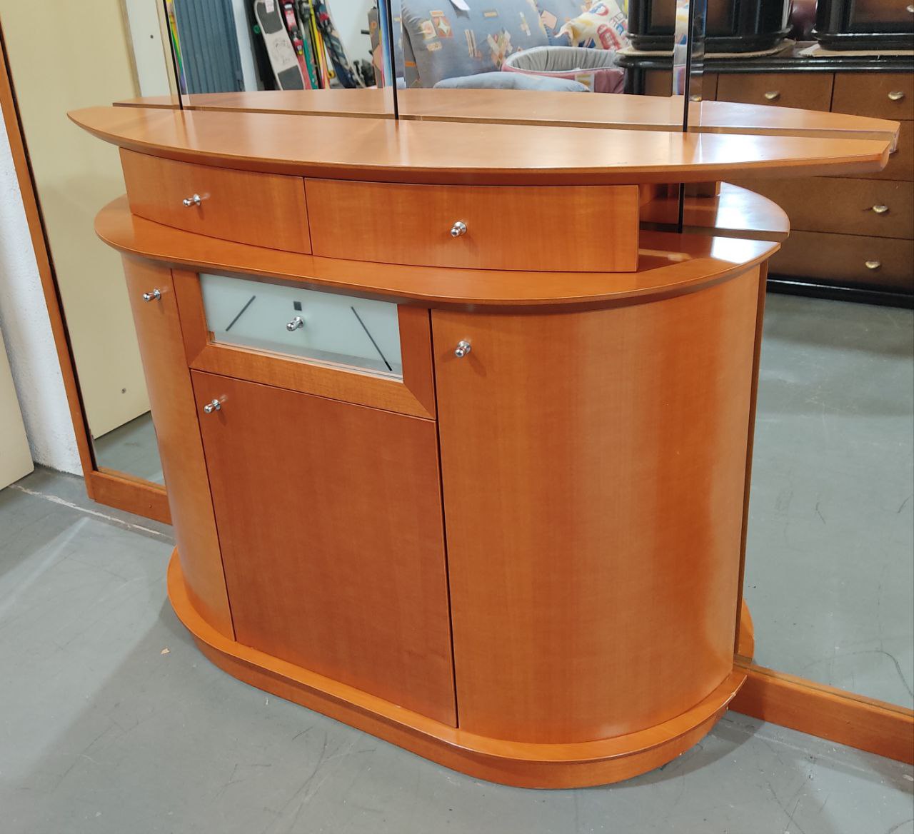 RECIBIDOR DE MADERA CON ESPEJO – ESTILO, FUNCIONALIDAD Y AMPLIO ALMACENAMIENTO