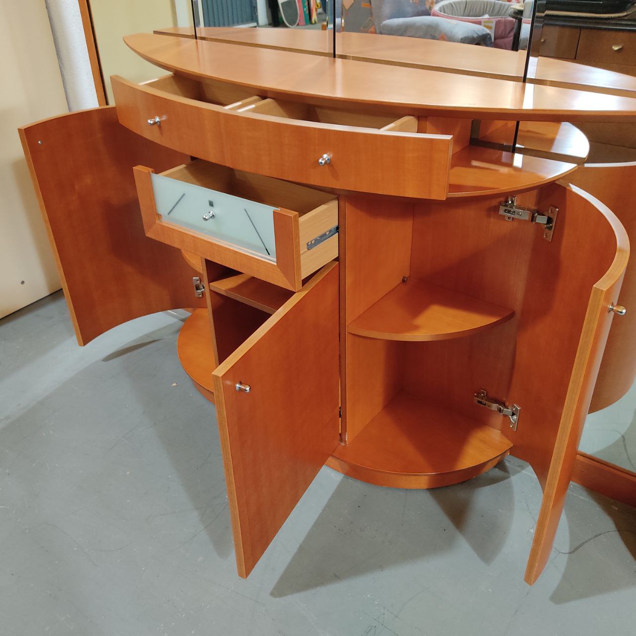 RECIBIDOR DE MADERA CON ESPEJO – ESTILO, FUNCIONALIDAD Y AMPLIO ALMACENAMIENTO