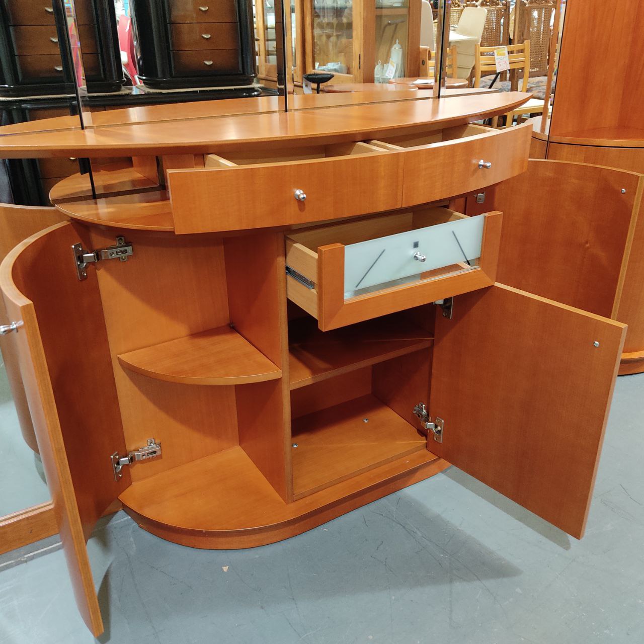 RECIBIDOR DE MADERA CON ESPEJO – ESTILO, FUNCIONALIDAD Y AMPLIO ALMACENAMIENTO