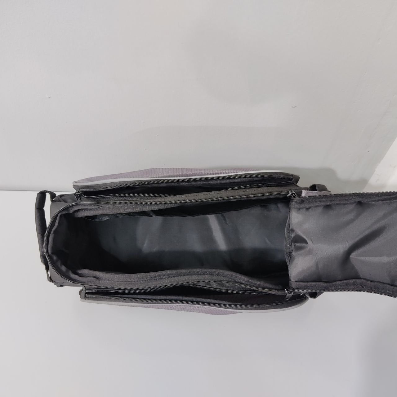 BOLSA DE ASIENTO TRASERO PARA BICICLETA ROSWHEEL – MULTIFUNCIONAL, IMPERMEABLE Y CON REFLECTOR