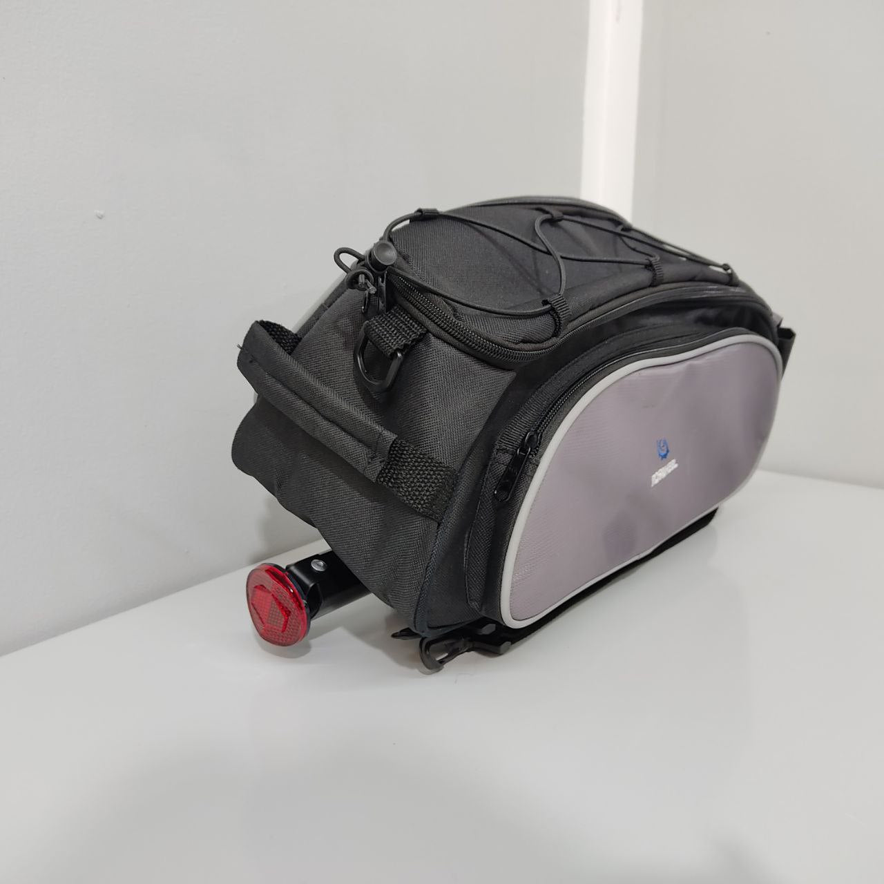 BOLSA DE ASIENTO TRASERO PARA BICICLETA ROSWHEEL – MULTIFUNCIONAL, IMPERMEABLE Y CON REFLECTOR