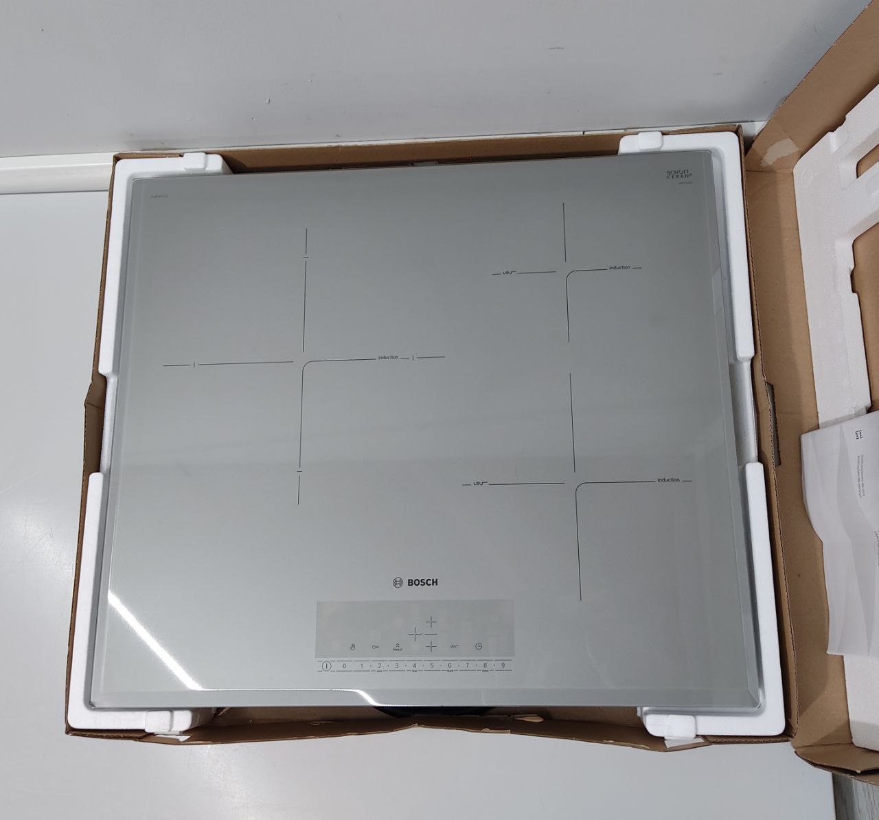 PLACA DE INDUCCIÓN BOSCH 60 CM GRIS METALIZADO – SERIE 6 CON 3 ZONAS DE COCCIÓN