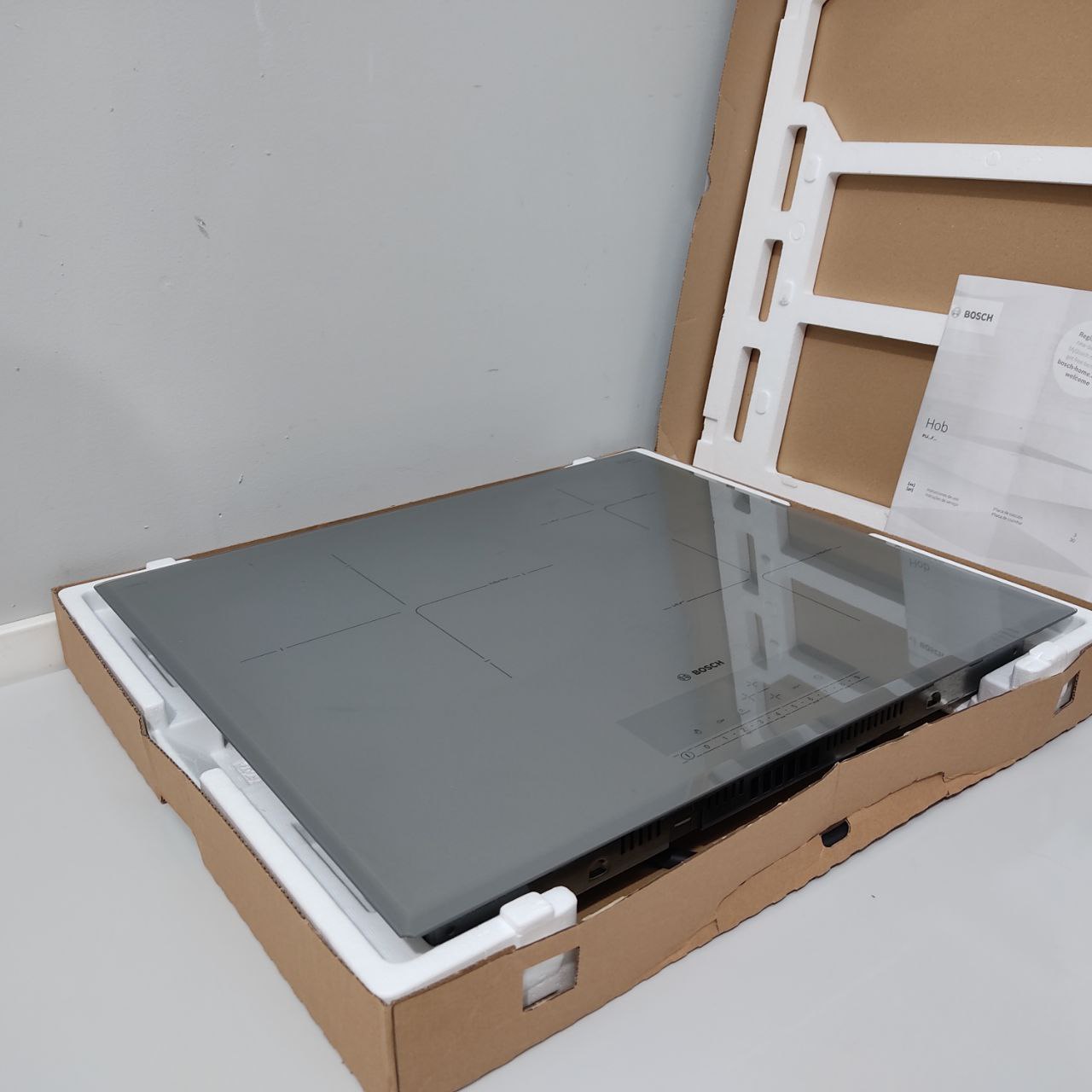 PLACA DE INDUCCIÓN BOSCH 60 CM GRIS METALIZADO – SERIE 6 CON 3 ZONAS DE COCCIÓN