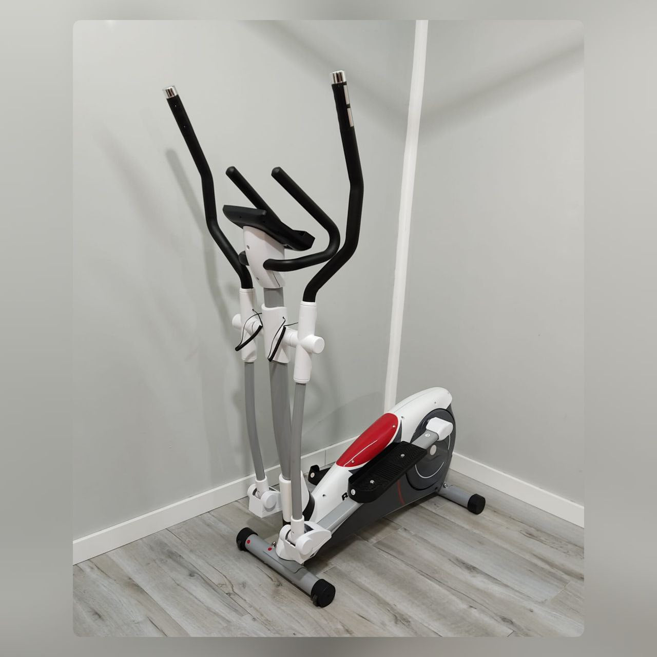 BICICLETA ELÍPTICA BH ATHLON PROGRAM G2336B – SEMINUEVA Y EN PERFECTO ESTADO