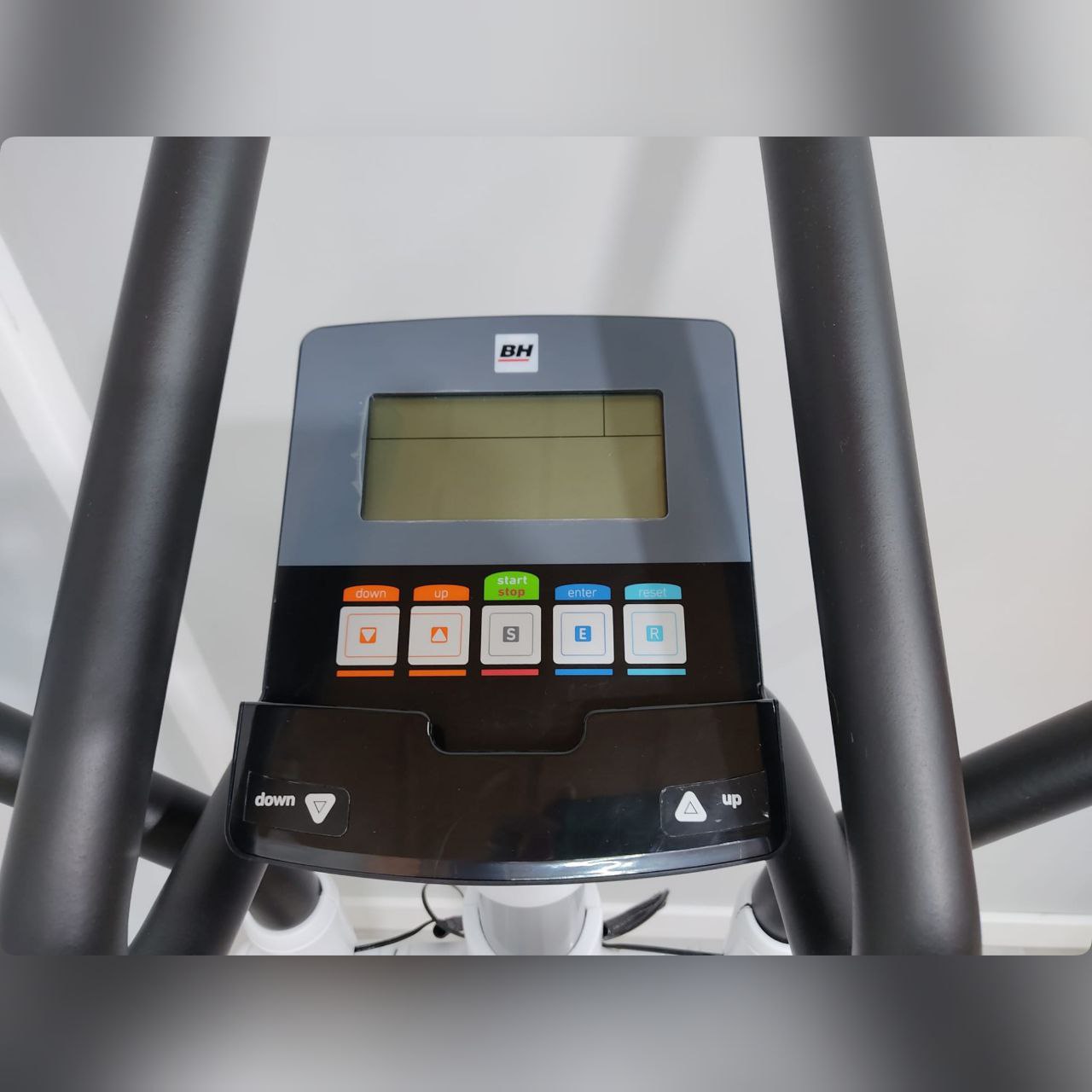 BICICLETA ELÍPTICA BH ATHLON PROGRAM G2336B – SEMINUEVA Y EN PERFECTO ESTADO