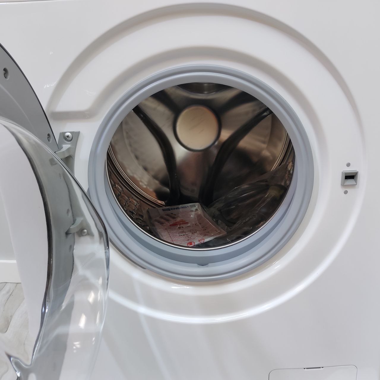 LAVADORA ARTICA 10 KG/ 1400R Y BAJO CONSUMO PARA UN LAVADO EFICIENTE Y SILENCIOSO