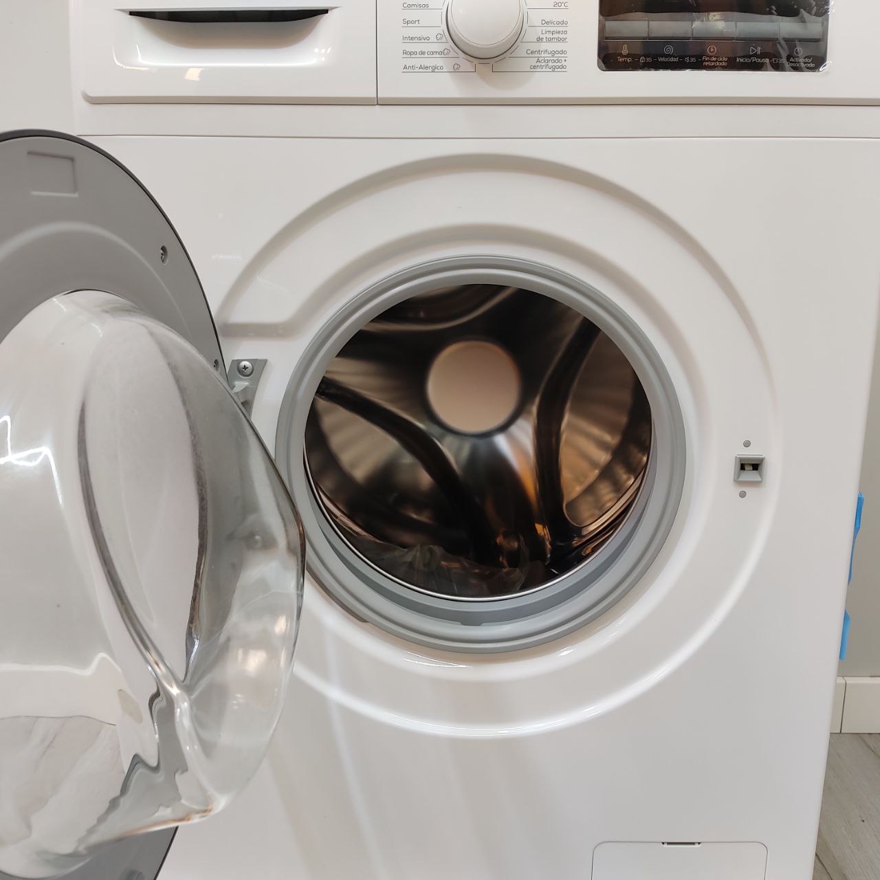 LAVADORA ARTICA 8 KG/1400R Y BAJO CONSUMO PARA UN LAVADO EFICIENTE Y SILENCIOSO