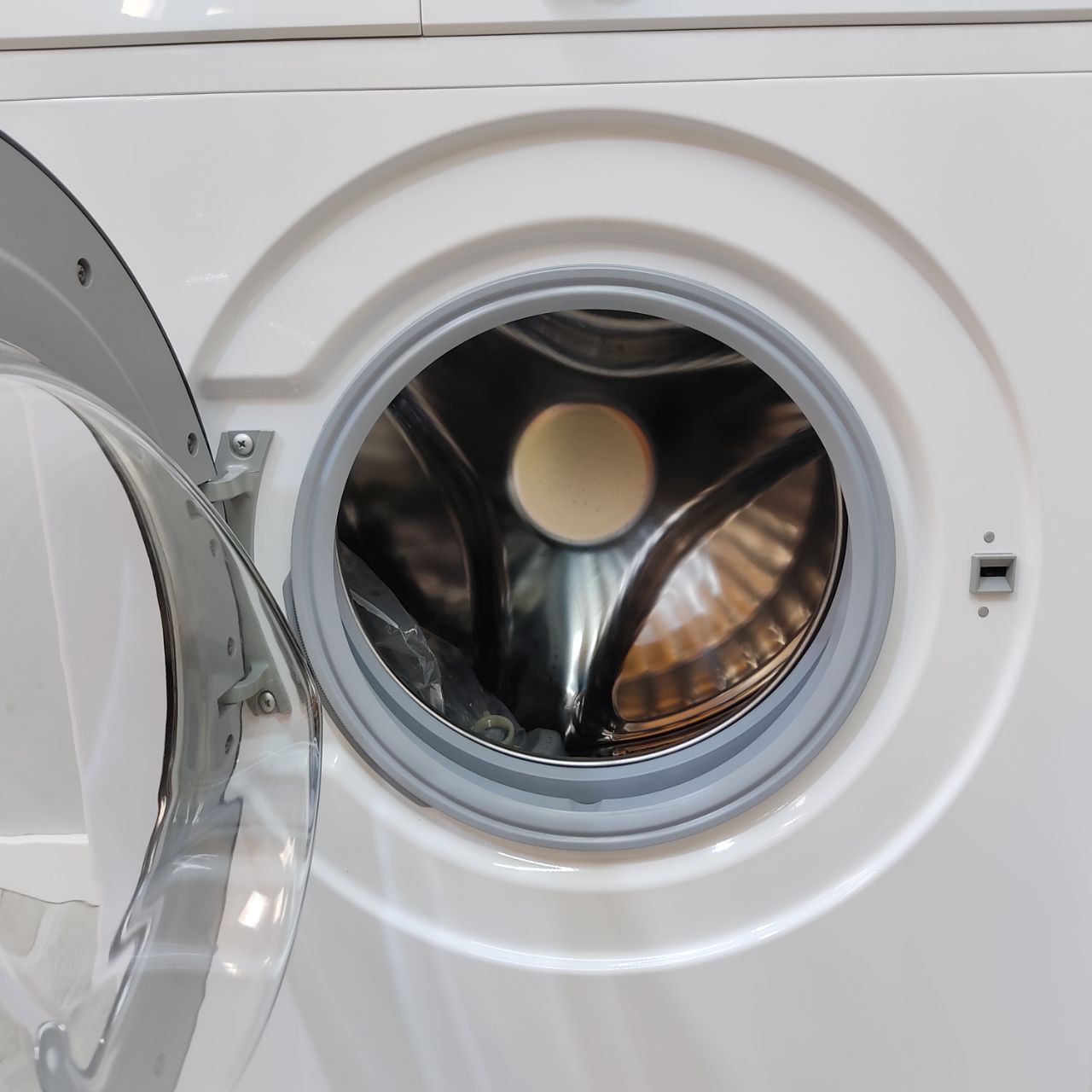 LAVADORA ARTICA 7 KG/1200R CON PROGRAMAS AVANZADOS Y ALTO RENDIMIENTO