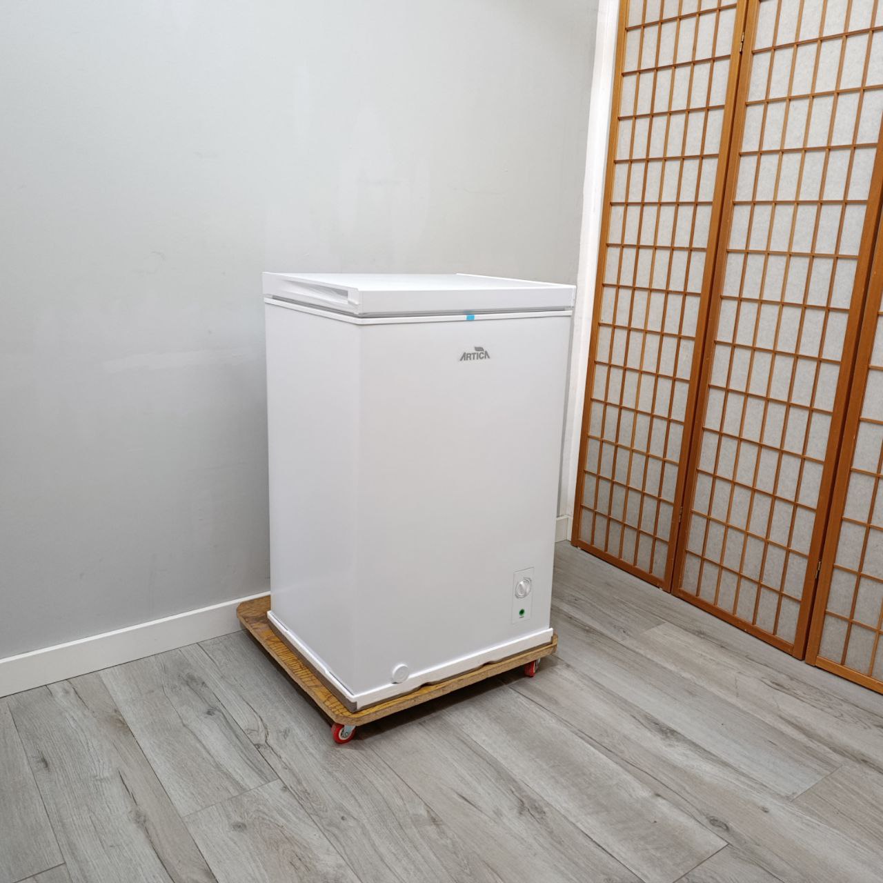 CONGELADOR HORIZONTAL 99 LITROS ÁRTICA AECH990EW – RENDIMIENTO Y SILENCIO