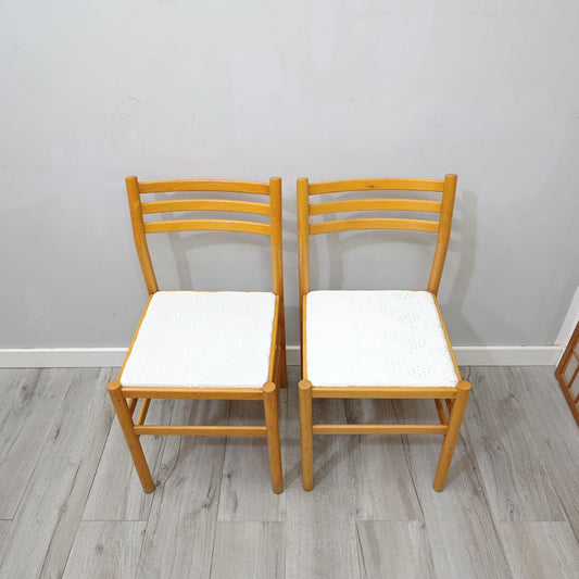 SILLAS DE MADERA CON TAPIZ BLANCO – PACK DE 4 O 8 UNIDADES