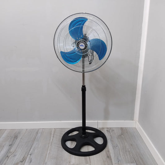 VENTILADOR DE PIE ÁRTICA 45 CM / 55 W – POTENCIA, CONFORT Y ESTABILIDAD