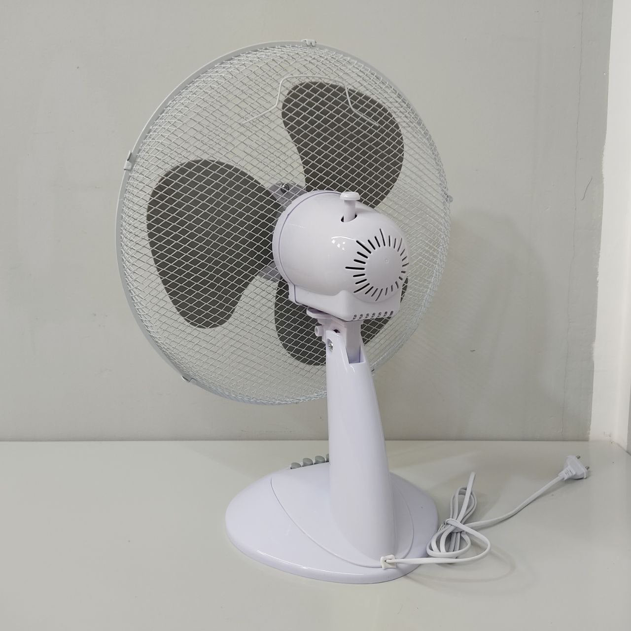 VENTILADOR DE SOBREMESA ARTICA AVS4000 – 40 CM, 40 W, OSCILANTE Y COMPACTO