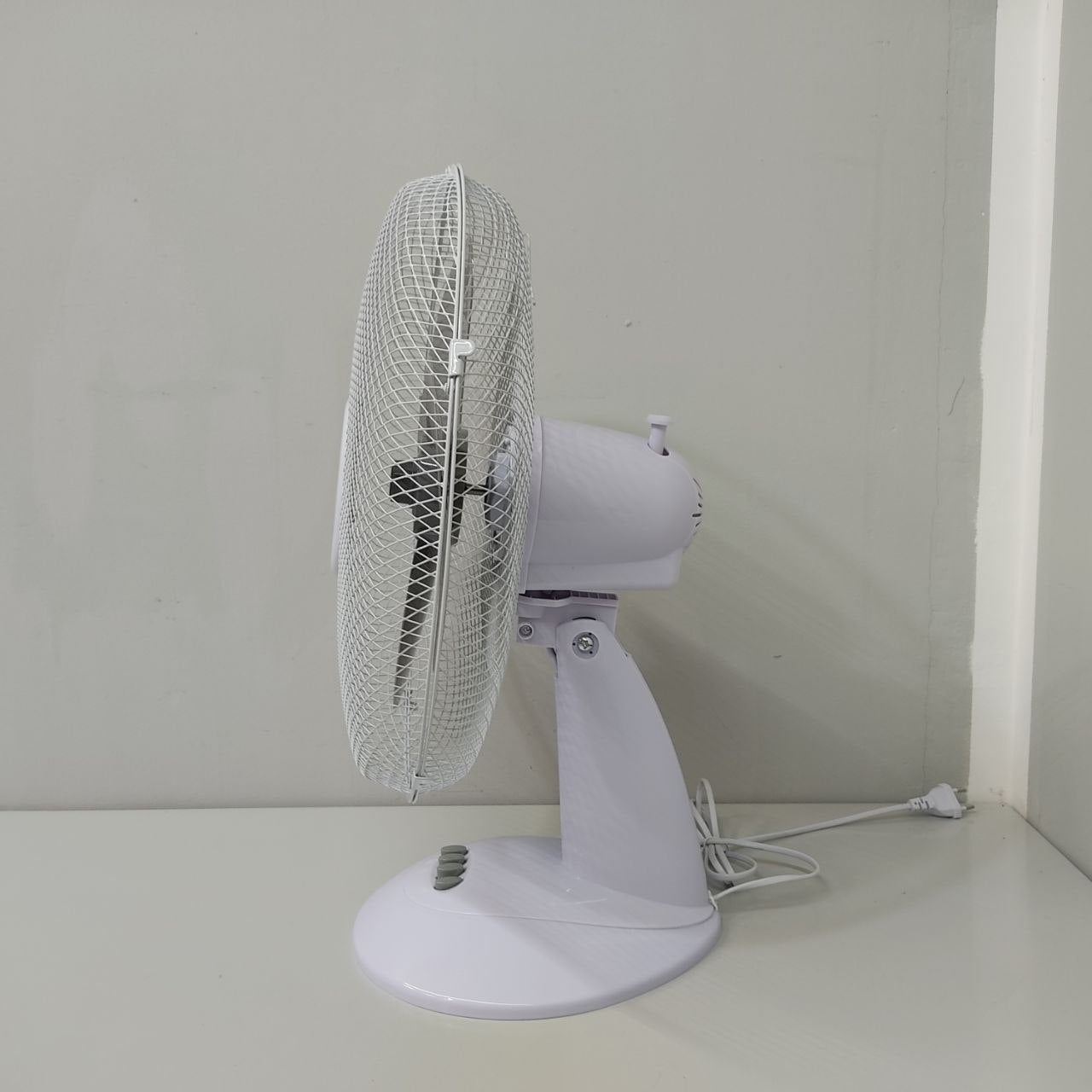 VENTILADOR DE SOBREMESA ARTICA AVS4000 – 40 CM, 40 W, OSCILANTE Y COMPACTO