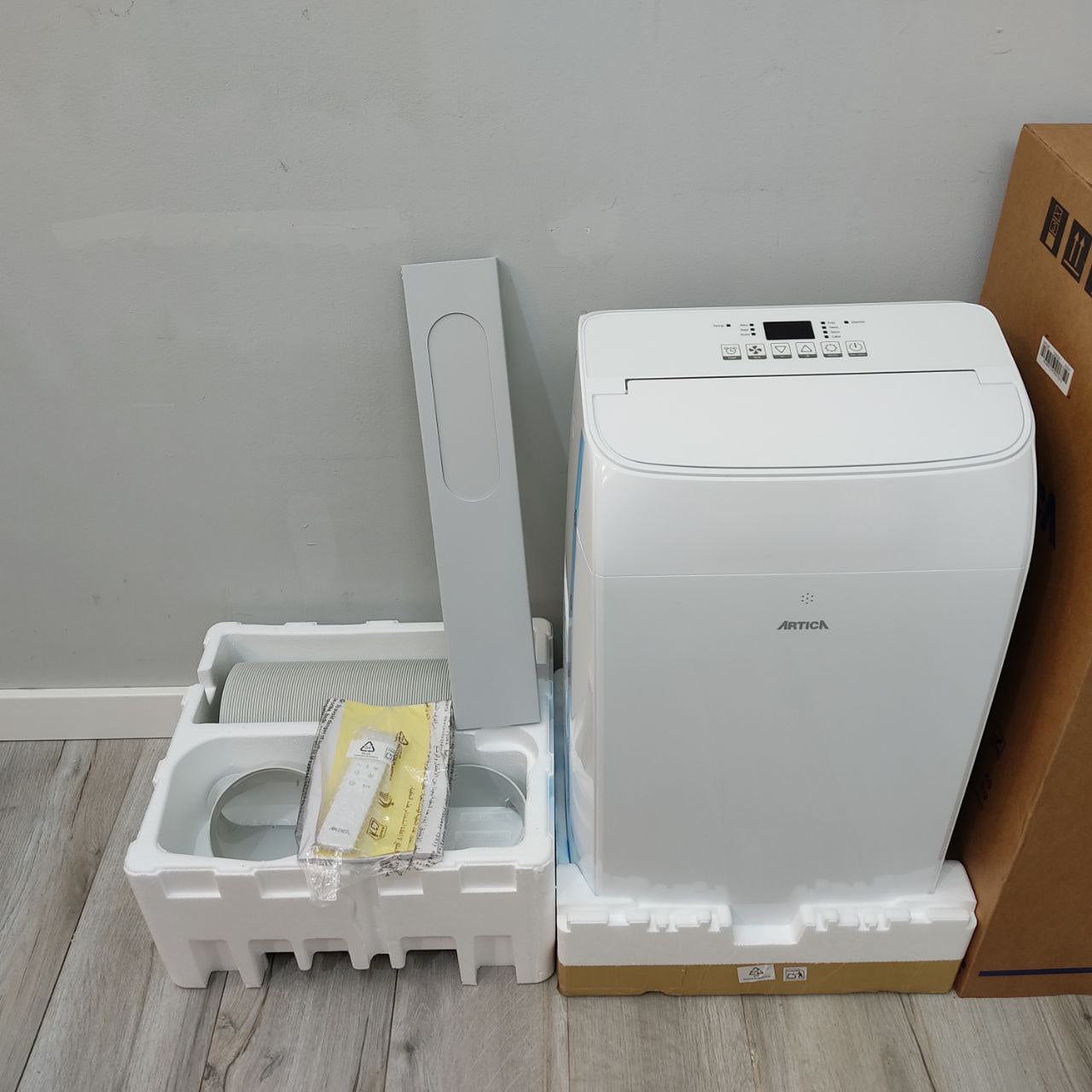 AIRE ACONDICIONADO PORTÁTIL ÁRTICA AAP1229BC 3.000 FRIGORÍAS FRÍO Y CALOR PARA 25 M² CON KIT DE VENTANA