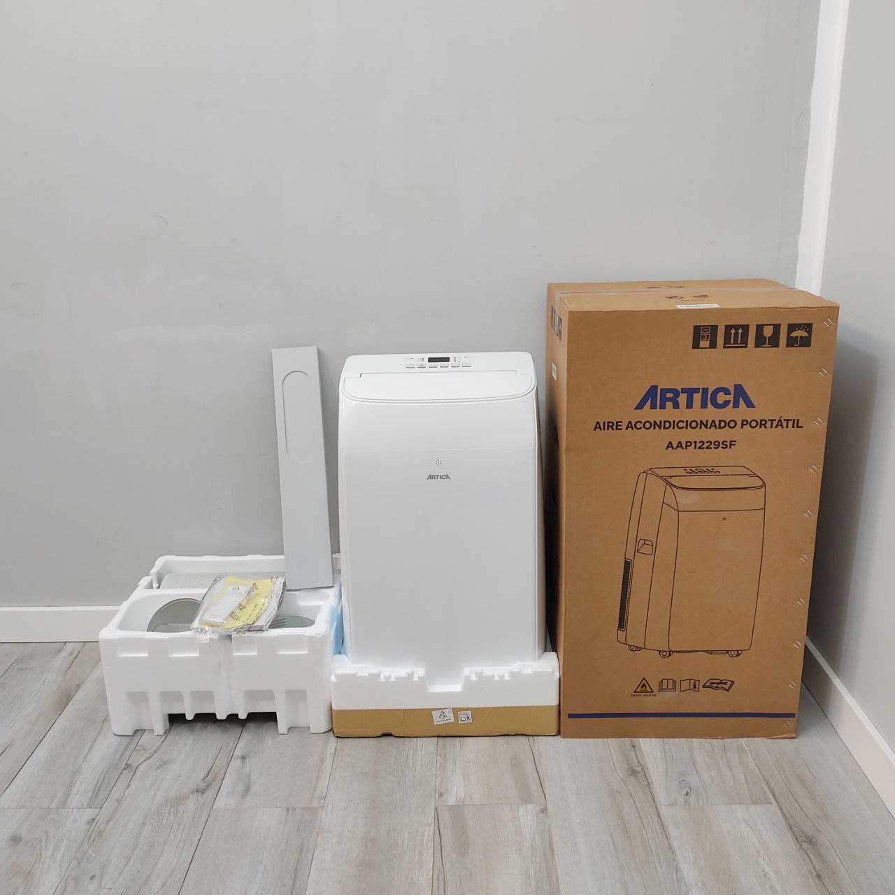 AIRE ACONDICIONADO PORTÁTIL ÁRTICA AAP1229BC 3.000 FRIGORÍAS FRÍO Y CALOR PARA 25 M² CON KIT DE VENTANA