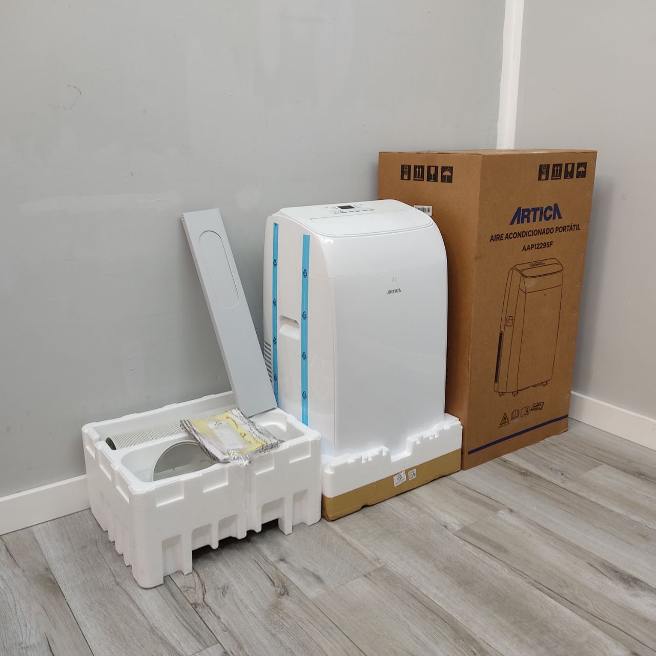 AIRE ACONDICIONADO PORTÁTIL ÁRTICA AAP1229BC 3.000 FRIGORÍAS FRÍO Y CALOR PARA 25 M² CON KIT DE VENTANA