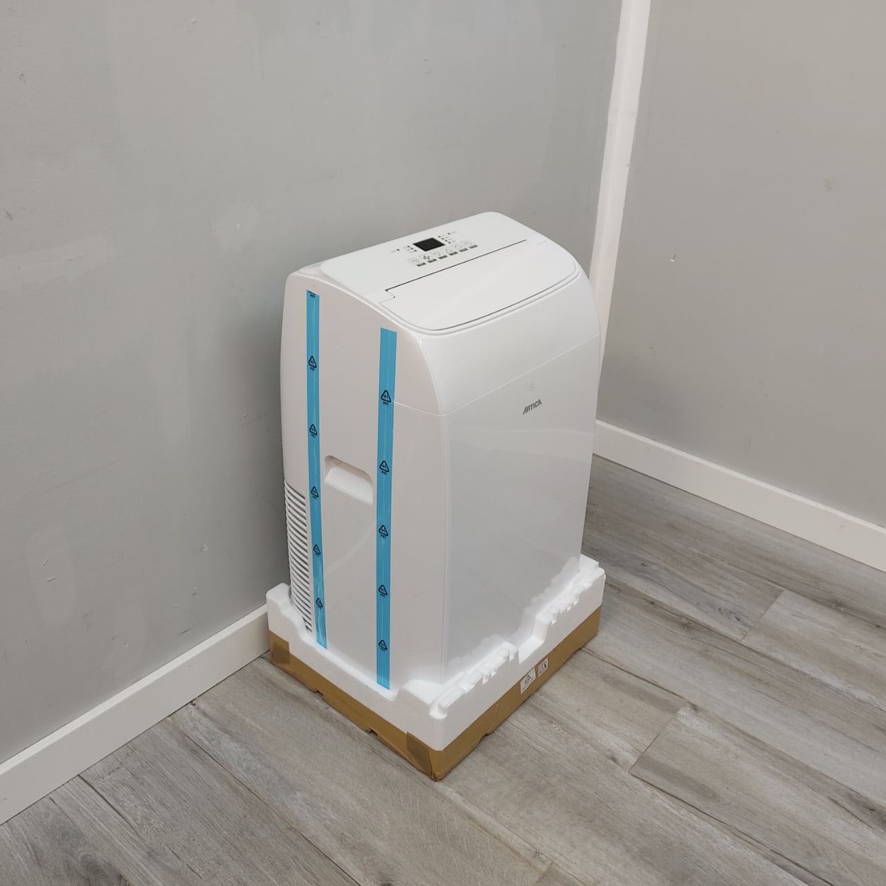 AIRE ACONDICIONADO PORTÁTIL ÁRTICA AAP1229BC 3.000 FRIGORÍAS FRÍO Y CALOR PARA 25 M² CON KIT DE VENTANA