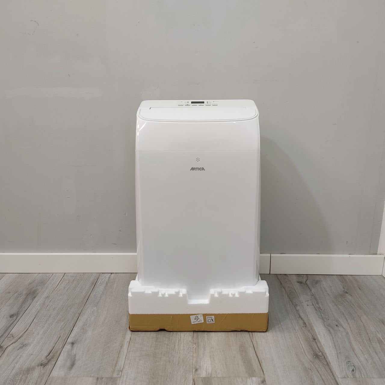 AIRE ACONDICIONADO PORTÁTIL ÁRTICA AAP1229BC 3.000 FRIGORÍAS FRÍO Y CALOR PARA 25 M² CON KIT DE VENTANA