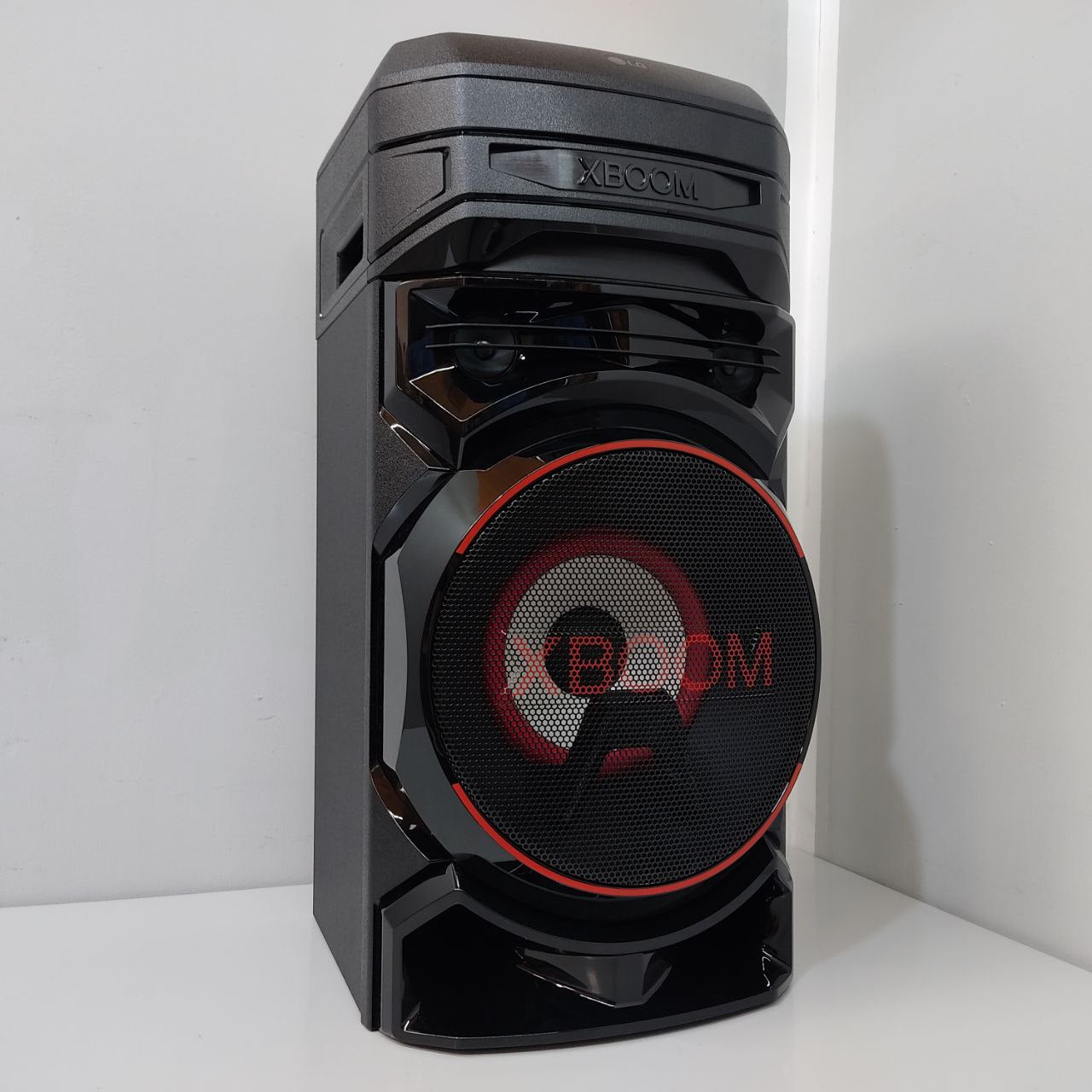 ALTAVOZ LG XBOOM RNC5 300W CON LUCES LED, KARAOKE Y CONECTIVIDAD BLUETOOTH
