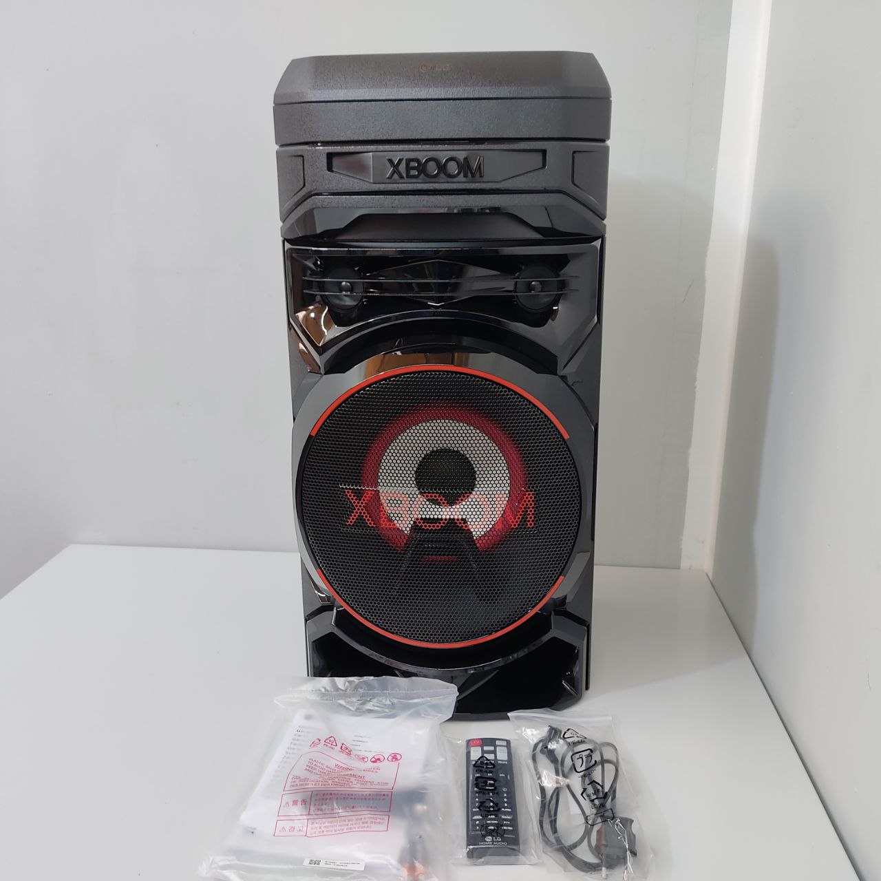 ALTAVOZ LG XBOOM RNC5 300W CON LUCES LED, KARAOKE Y CONECTIVIDAD BLUETOOTH