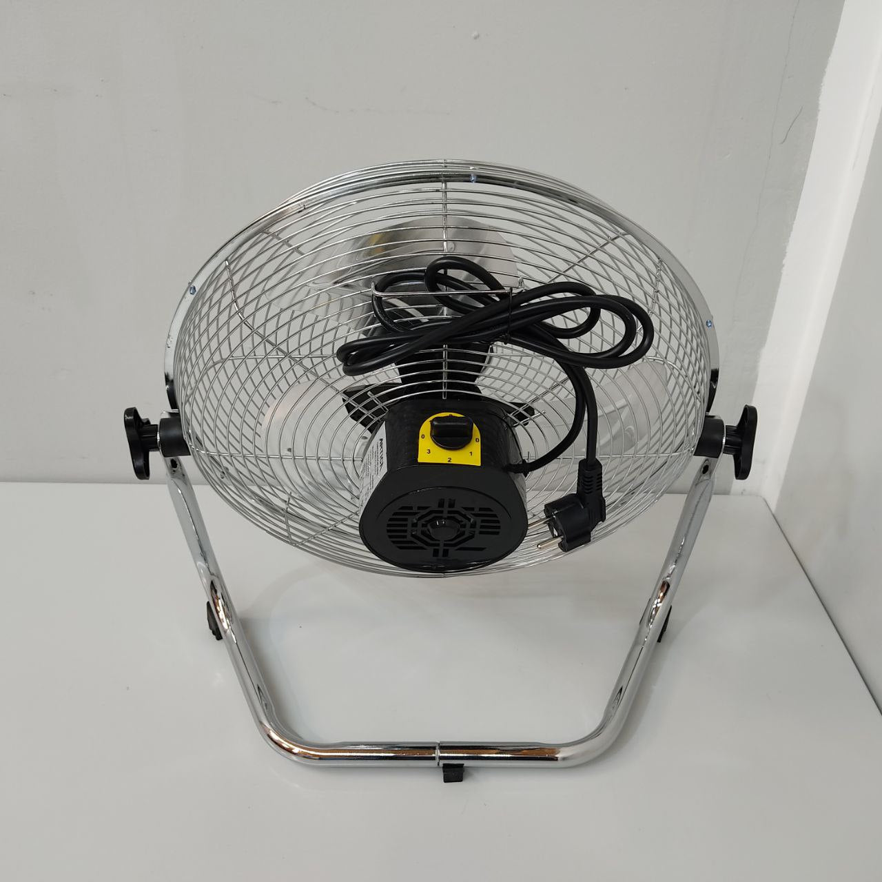 VENTILADOR DE SUELO ÁRTICA AVI5532 35CM 60W – ALTA POTENCIA Y DURABILIDAD