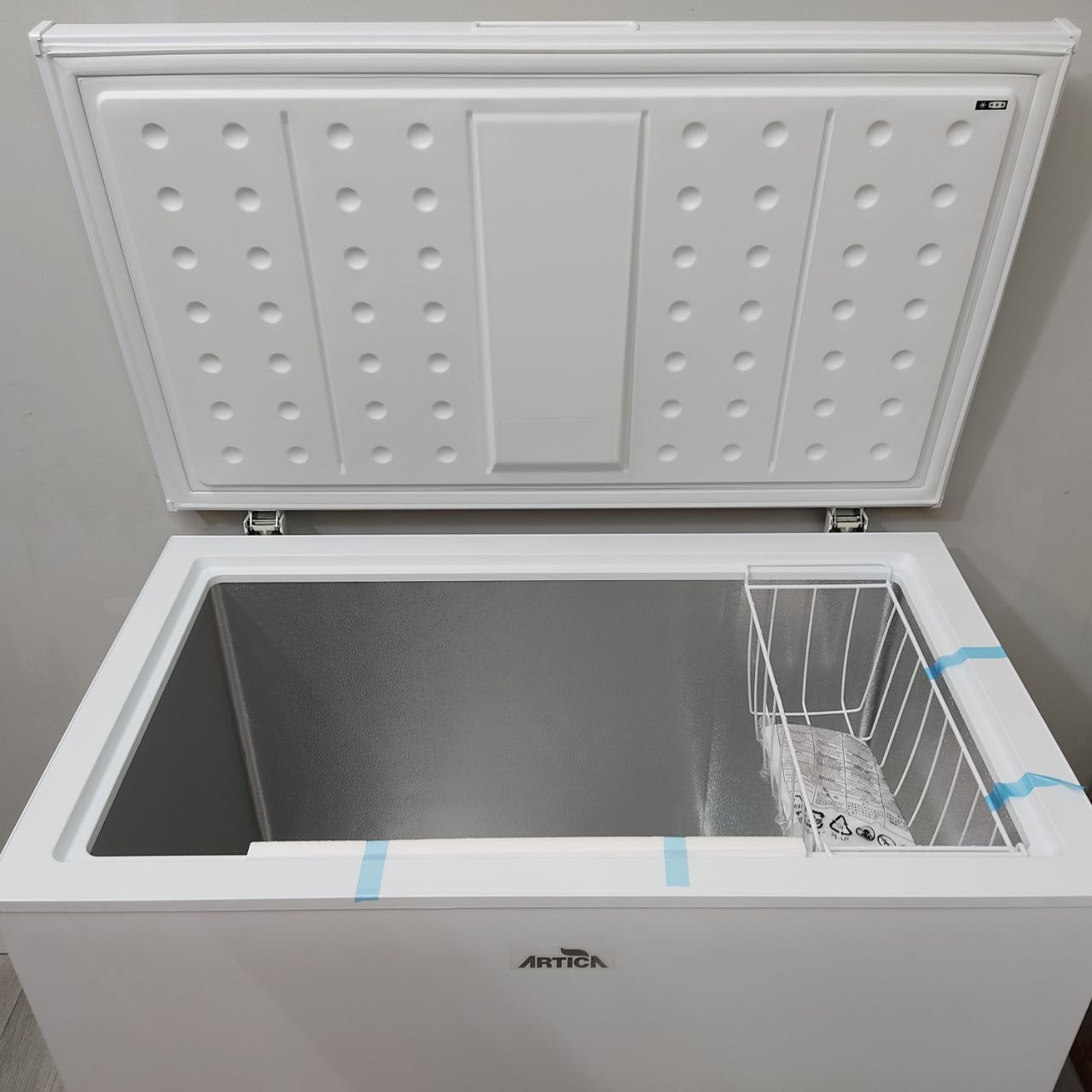 CONGELADOR HORIZONTAL ÁRTICA AECH2490EW – 249L, BAJO NIVEL DE RUIDO