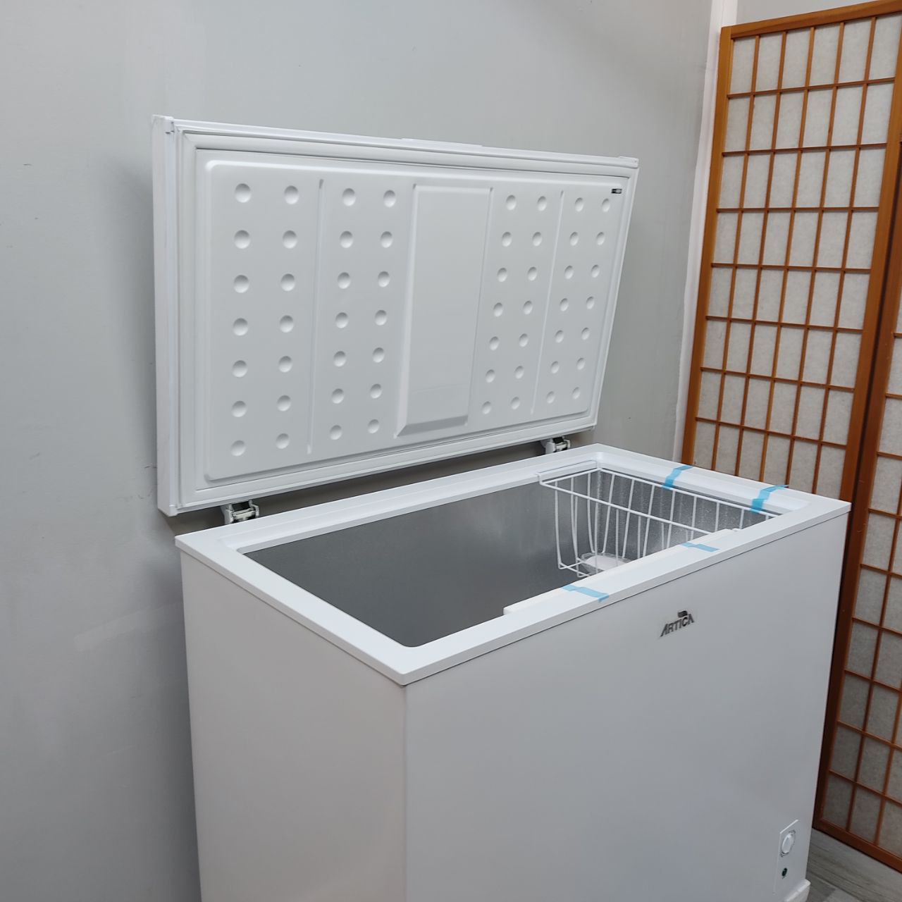CONGELADOR HORIZONTAL ÁRTICA AECH2490EW – 249L, BAJO NIVEL DE RUIDO