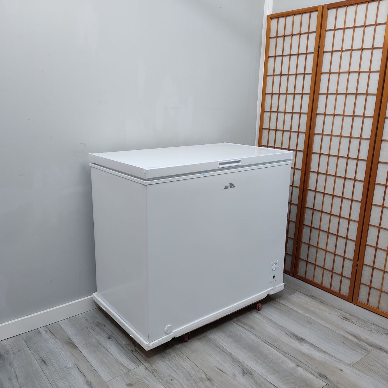 CONGELADOR HORIZONTAL ÁRTICA AECH2490EW – 249L, BAJO NIVEL DE RUIDO