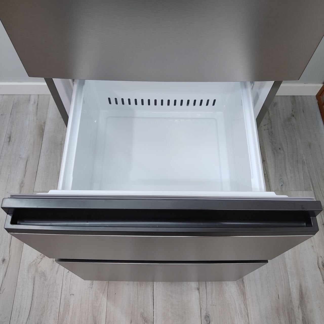 FRIGORÍFICO COMBI HAIER HTW5620ENMG – 414L, ACERO INOXIDABLE, EFICIENTE Y TECNOLÓGICO