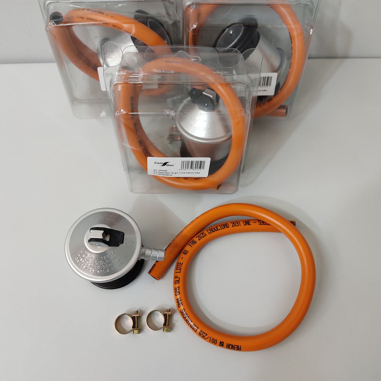 KIT REGULADOR PARA ESTUFAS – REGULADOR + MANGUERA 60 CM + 2 ABRAZADERAS