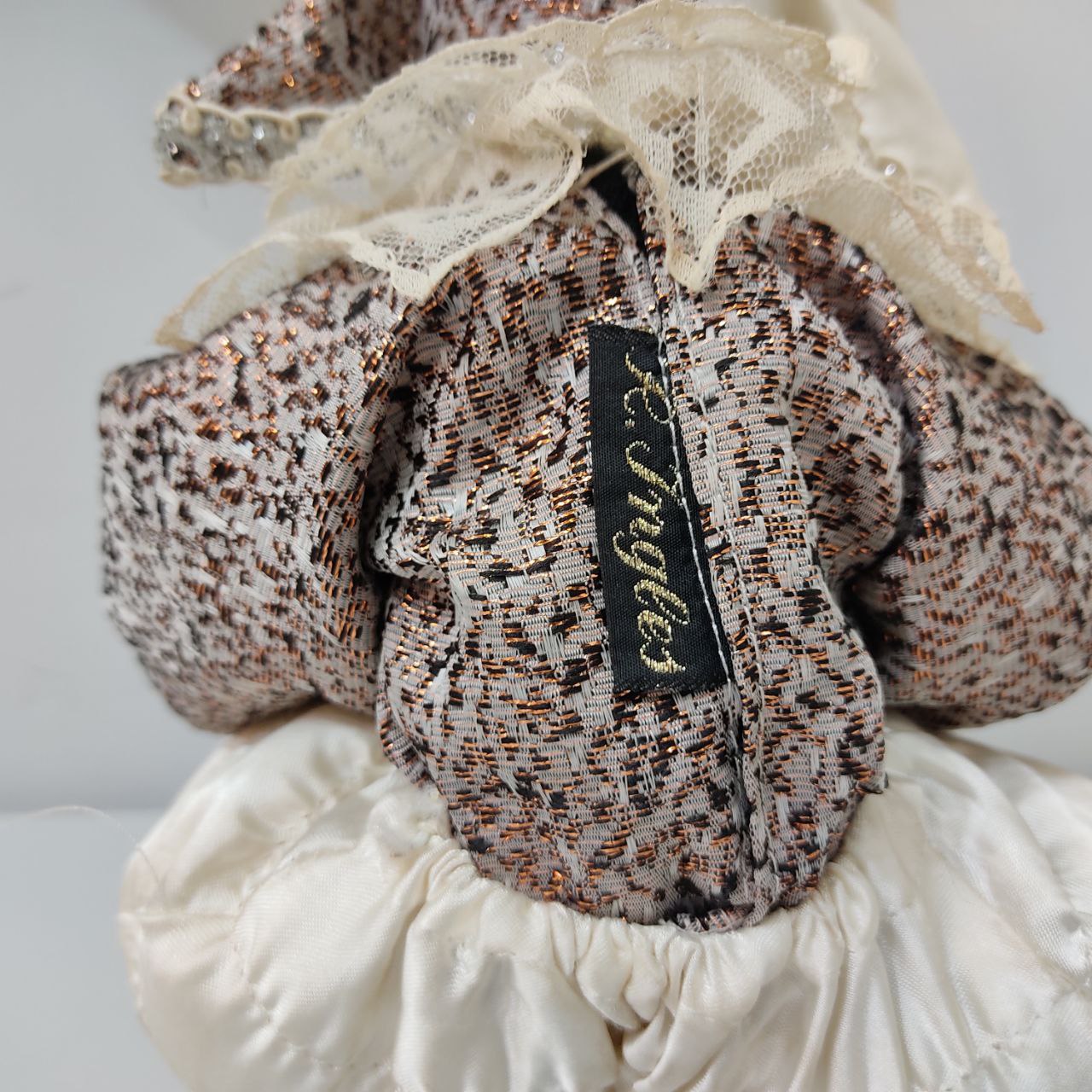 MUÑECA DE PORCELANA ARLEQUÍN – R. INGLÉS