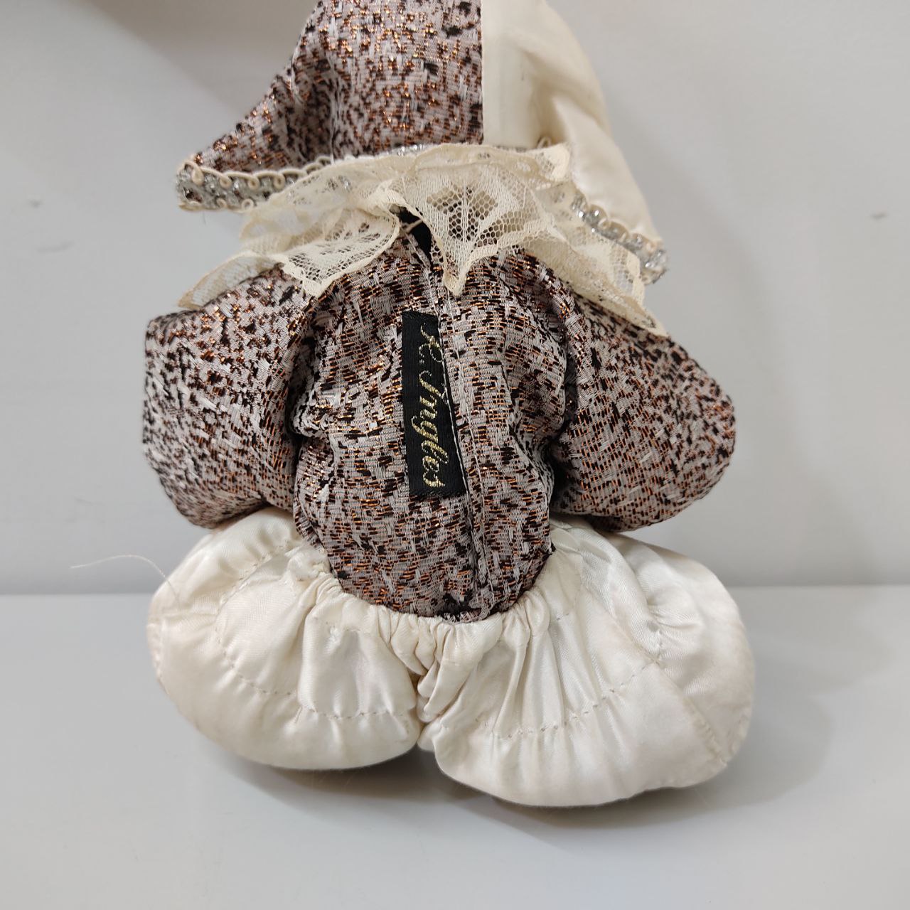 MUÑECA DE PORCELANA ARLEQUÍN – R. INGLÉS