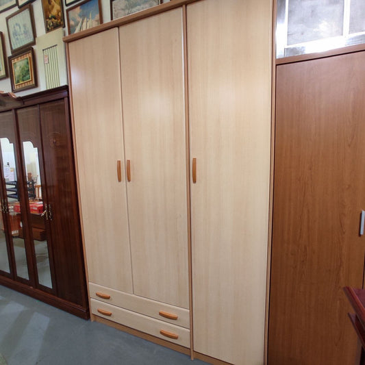 ARMARIO ROPERO DE 3 PUERTAS Y 2 CAJONES – HAYA Y CEREZO