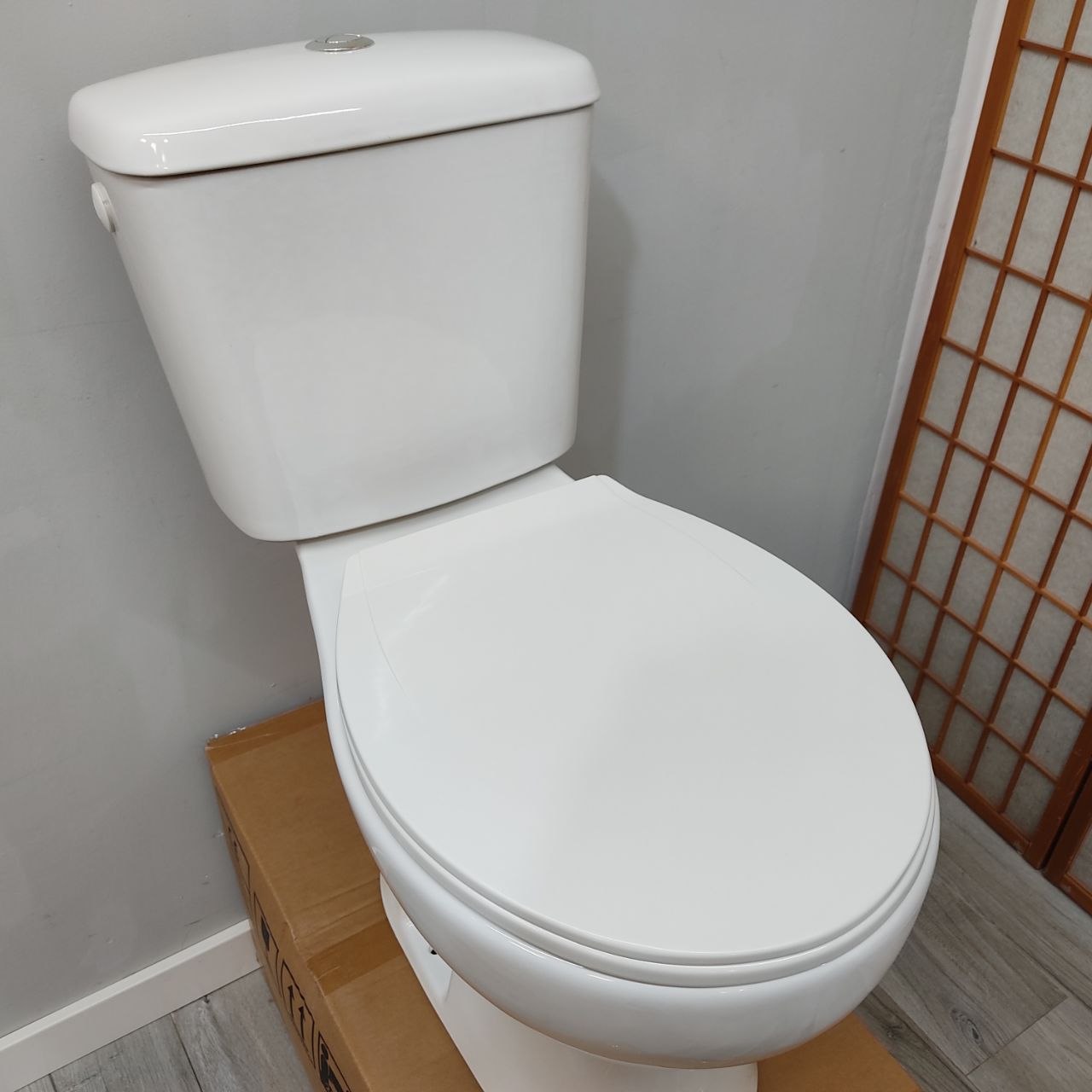 INODORO – WC COMPLETO CERÁMICO SALIDA HORIZONTAL CON CISTERNA