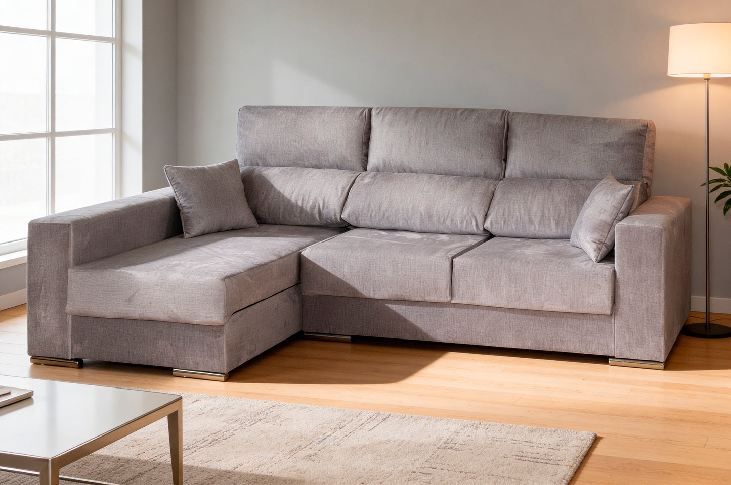 CHAISE LONGUE MORENA CON RESPALDOS RECLINABLES Y COJINES: CONFORT AJUSTABLE Y ESTILO MODERNO
