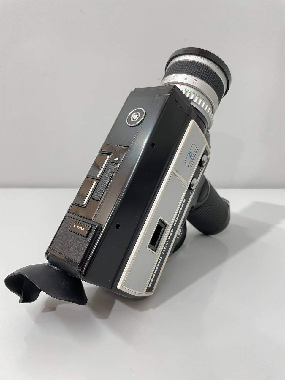 Videocámara Cosina ODL-758 Super 8 – Pieza de Colección, en Excelente Estado con Maleta Original