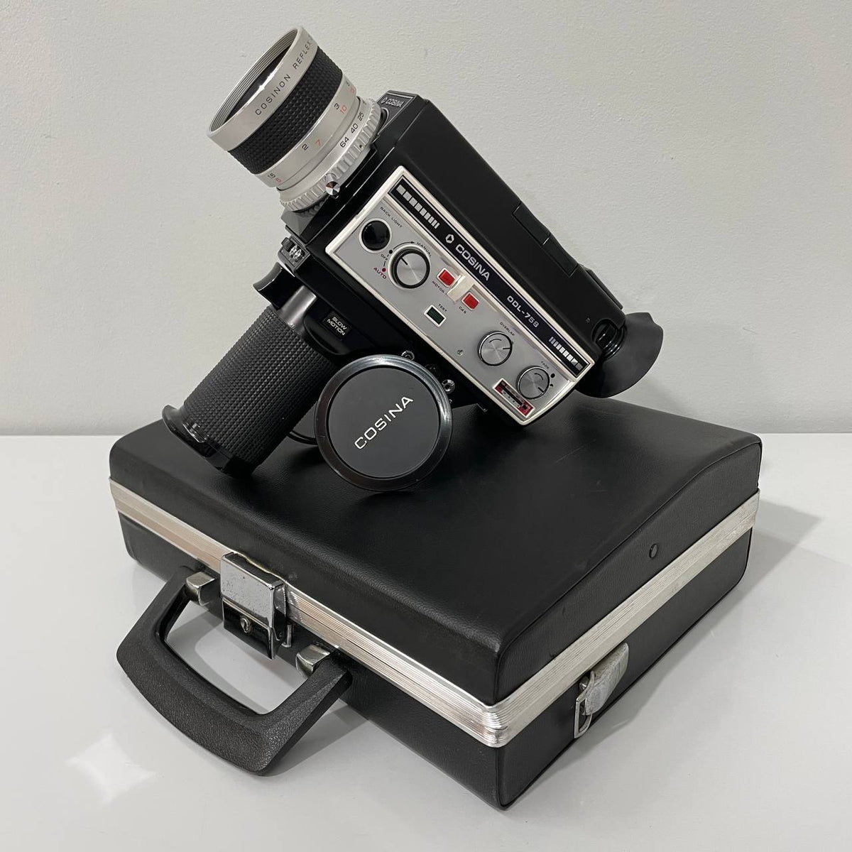 Videocámara Cosina ODL-758 Super 8 – Pieza de Colección, en Excelente Estado con Maleta Original