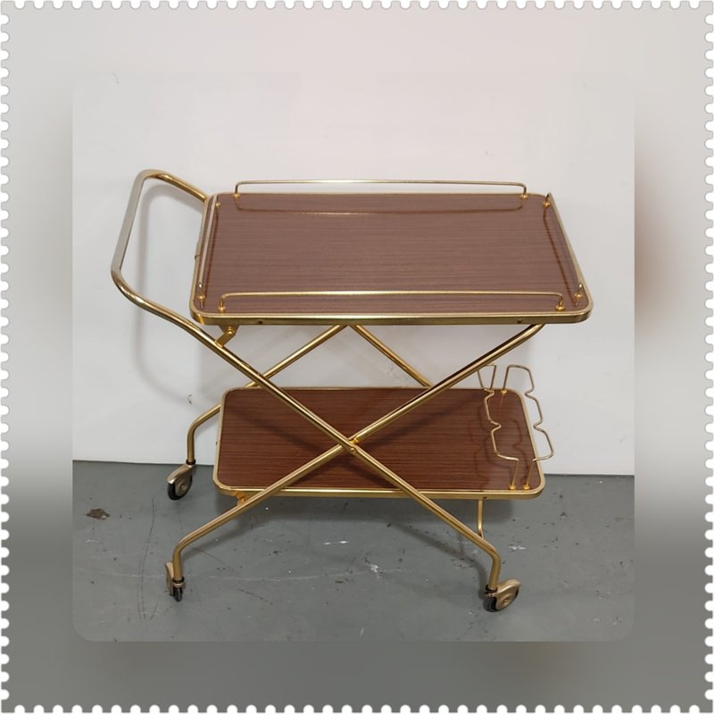 Camarera vintage de madera y metal dorado, vista frontal