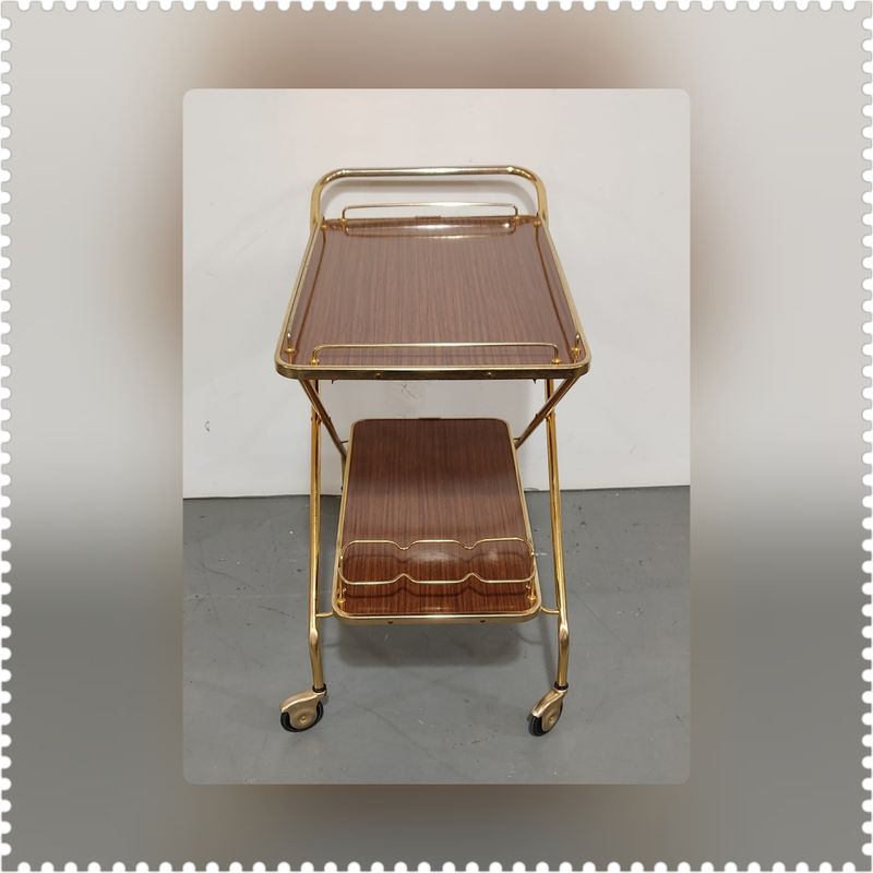 Carrito bar vintage, vista lateral estrecha