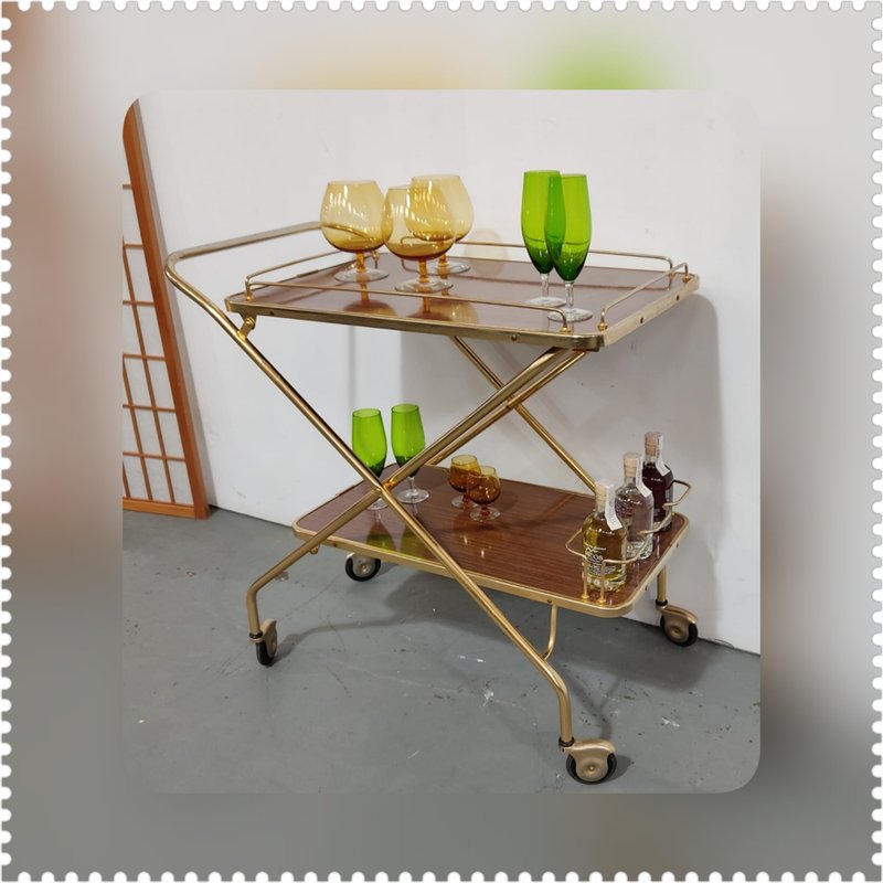 Carrito bar vintage plegable con ruedas, madera y dorado – segunda mano