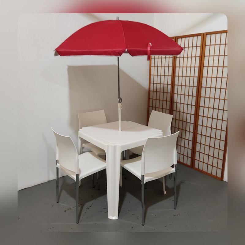 Mesa cuadrada exterior – segunda mano