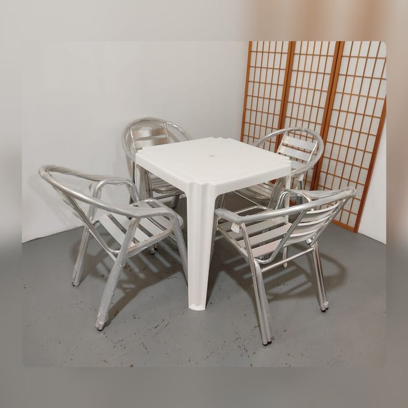 Mesa cuadrada exterior – segunda mano – foto 9
