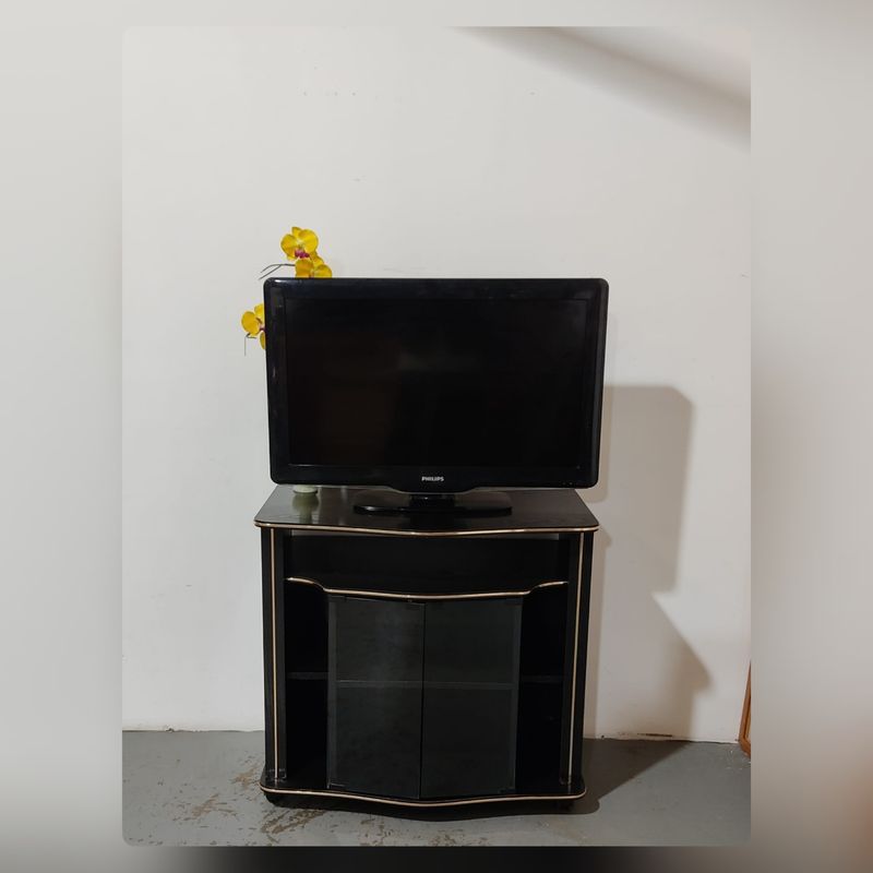 Mueble auxiliar TV Negro / Dorado – segunda mano – foto 2