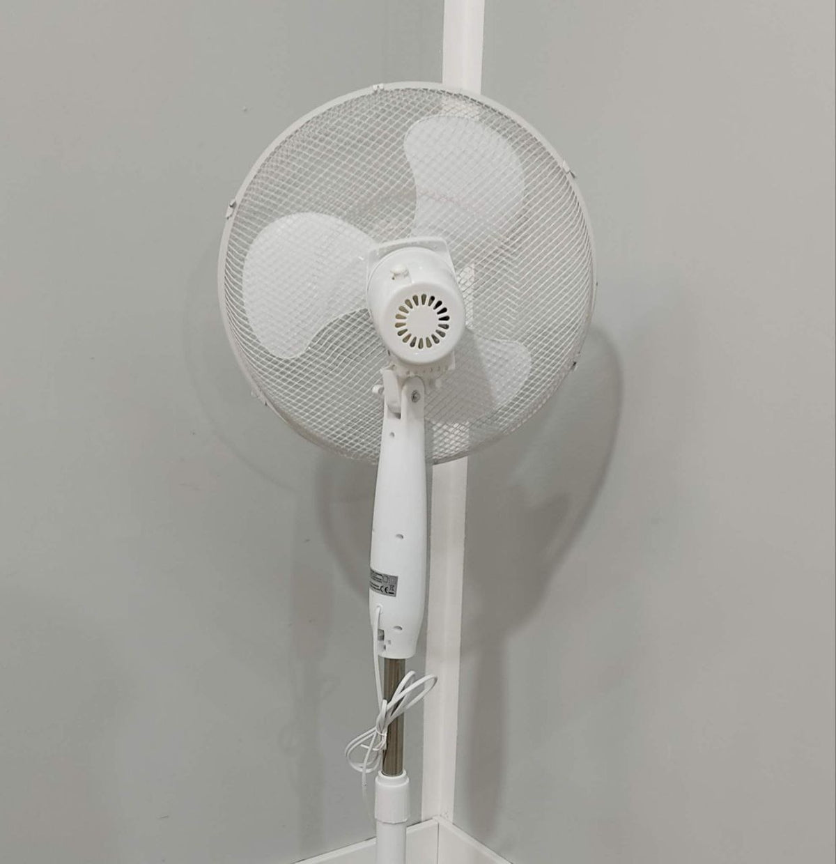 Ventilador de Pie Excellente de 45W (Nuevo)