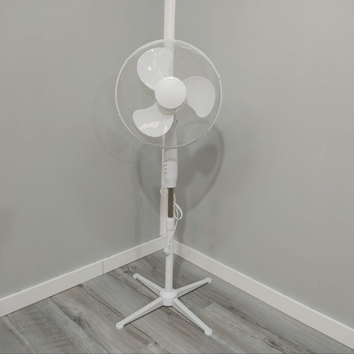 Ventilador de Pie Excellente de 45W (Nuevo)