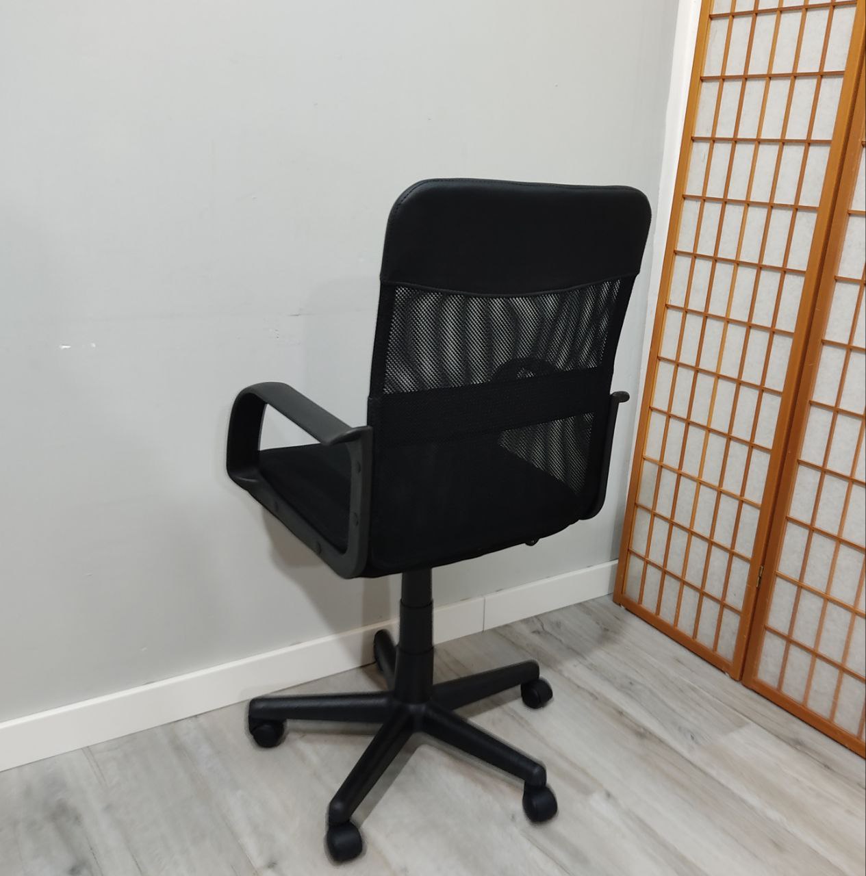 SILLA DE OFICINA SOUL REGULABLE EN ALTURA CON RUEDAS EN COLOR NEGRO