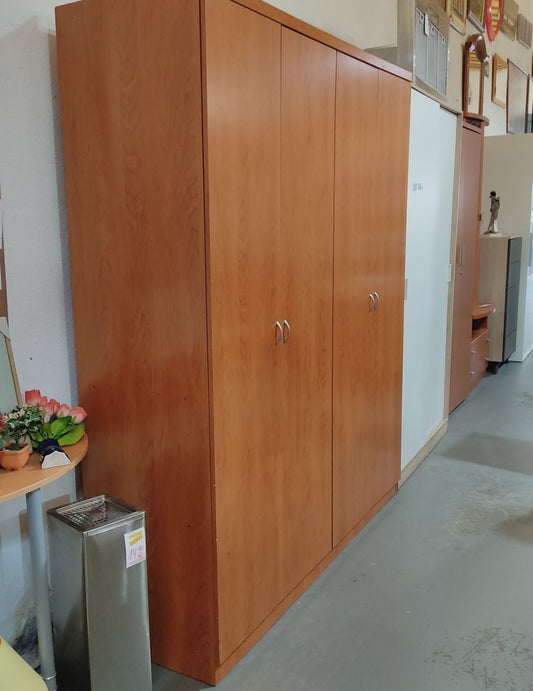 ARMARIO ROPERO DE 4 PUERTAS Y 2 CAJONES – ACABADO EN COLOR CEREZO, GRAN CAPACIDAD DE ALMACENAJE