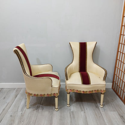 BUTACAS DESCALZADORAS VINTAGE DE PIEL BEIG CON DETALLES EN TERCIOPLO Y MADERA - PAREJA EN PERFECTO ESTADO
